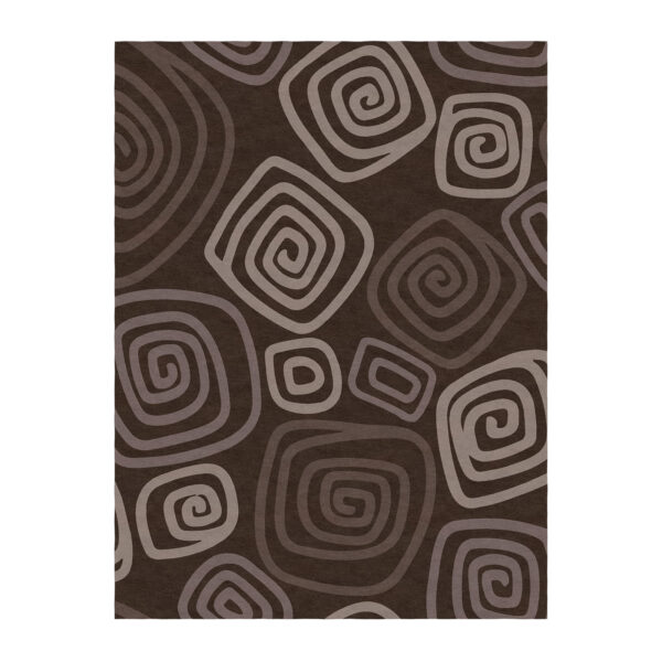 Riche tapis touffeté marron présentant des motifs en spirale gris argenté de différentes tailles. Le design moderne affiche des spirales.