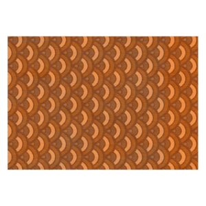 Tapis touffeté avec motif de vagues répétitif dans des tons ambrés et cuivrés chaleureux. Crée un effet de vagues rythmiques sur toute la surface.