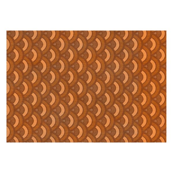 Tapis touffeté avec motif de vagues répétitif dans des tons ambrés et cuivrés chaleureux. Crée un effet de vagues rythmiques sur toute la surface.