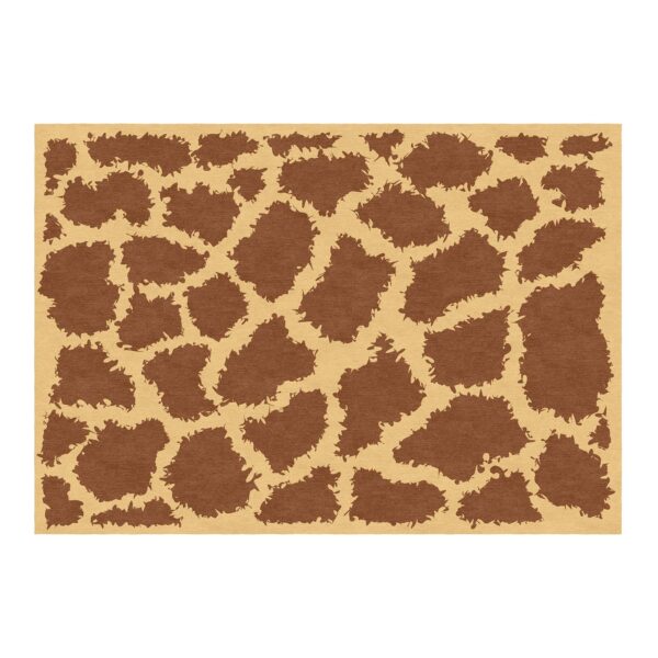 Tapis touffeté à imprimé animal imitant le motif de girafe avec des taches brunes sur fond crème. Les formes organiques créent un aspect naturel inspiré du safari.