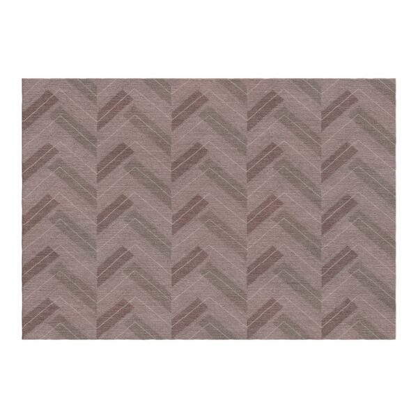 Tapis touffeté taupe neutre avec motif subtil en chevrons dans différentes nuances de marron clair. Crée un effet chevron classique avec des variations tonales superposées.