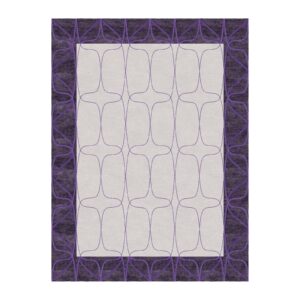 Élégant tapis touffeté avec un centre crème et une bordure anthracite présentant de délicats motifs de lignes violettes, incluant des formes incurvées subtiles.