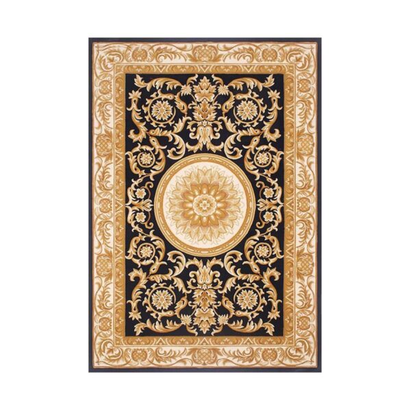 Tapis classique tuftée motif Savonnerie avec médaillon central doré sur fond noir, bordure ornementale dorée et motifs floraux baroques détaillés.